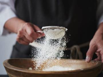 sifting flour photo